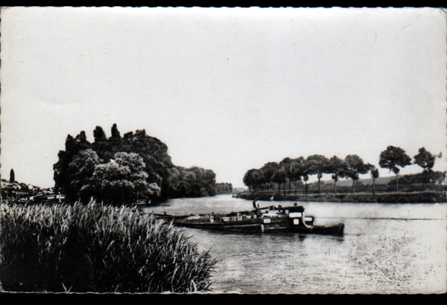 L'ISLE-ADAM (95) PENICHE plate à l'ILE DE CHAMPAGNE / Bords de l'OISE vers 1950