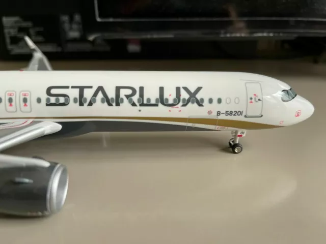 1:150 Risesoon Starlux Airlines A321neo (B-58201 | Discontinued)