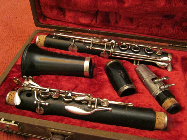 BOOSEY & HAWKES Bb WOODEN EMPEROR CLARINET IN EXCELLENT CONDITION.REFURBISHED.