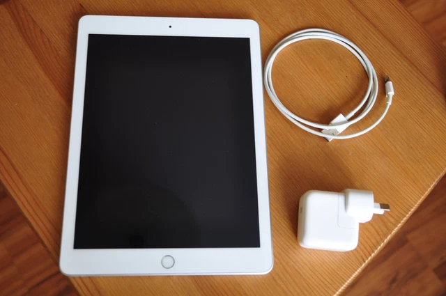 Apple iPad 5th Gen 9.7" (2017) WiFi Only - 128GB - Silver - Original Box