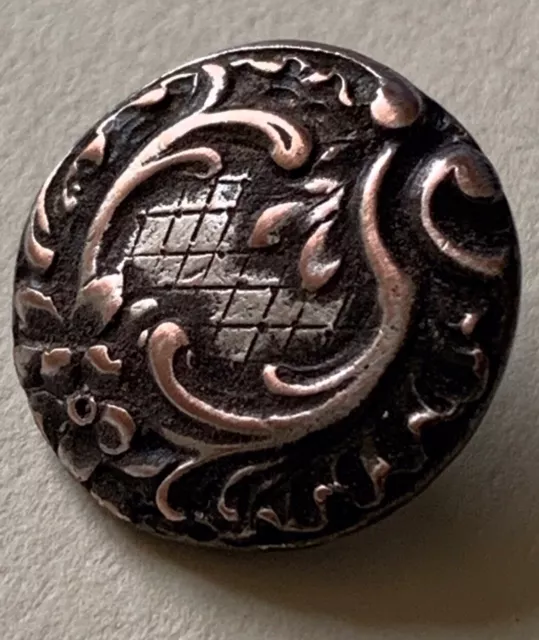 BOUTON DE COLLECTION ANCIEN  19 ème  LAITON ARGENTÉ  15mm DÉCOR 18  ème