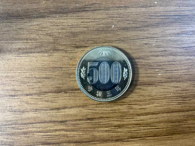Japan 500 Yen UNC 2021 (Reiwa 3) 1st bimetallic coin in circulation