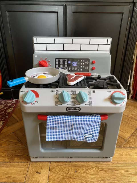 Little Tikes  Battery Operated Oven And Cooktop With Accessories