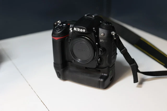 Nikon D7000 16.2 MP Digital SLR Camera - EXTREMELY LOW SHUTTER COUNT!!!!