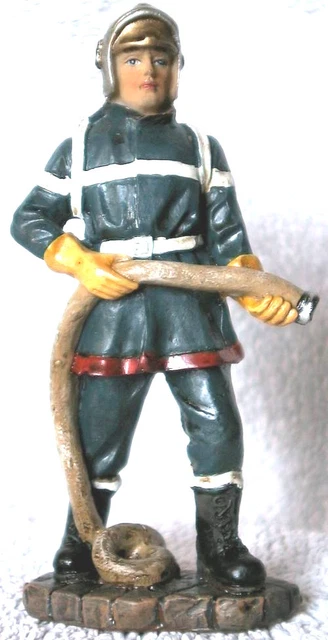 STATUETTE SAPEURS POMPIERS - POMPIER AVEC UNE LANCE RESINE N?� 078 EUR 9,00 - PicClick FR