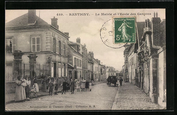CPA Rantigny, La Mairie et l´Ecole des Garcons