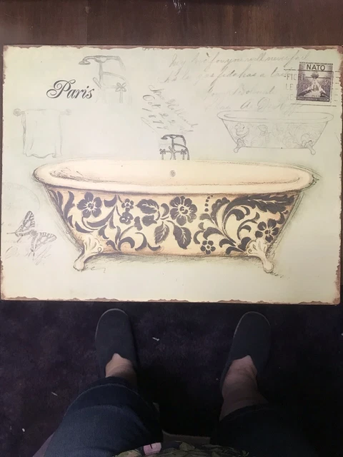 Metal wall decor bathtub in Paris. Ready to hang in your boho, shabby chic bathr