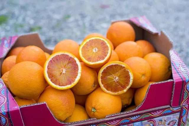 Arance “Tarocco” rosse di Sicilia ideali da mangiare e da spremere box 4kg