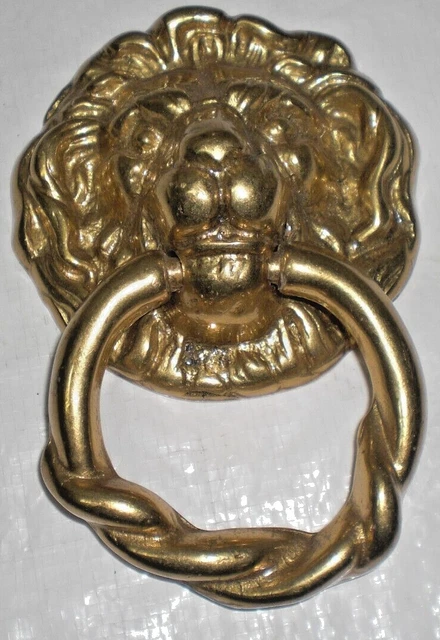 Splendido magnifico artistico bussatore testa di leone ottone bussola anni dei Fondamentali