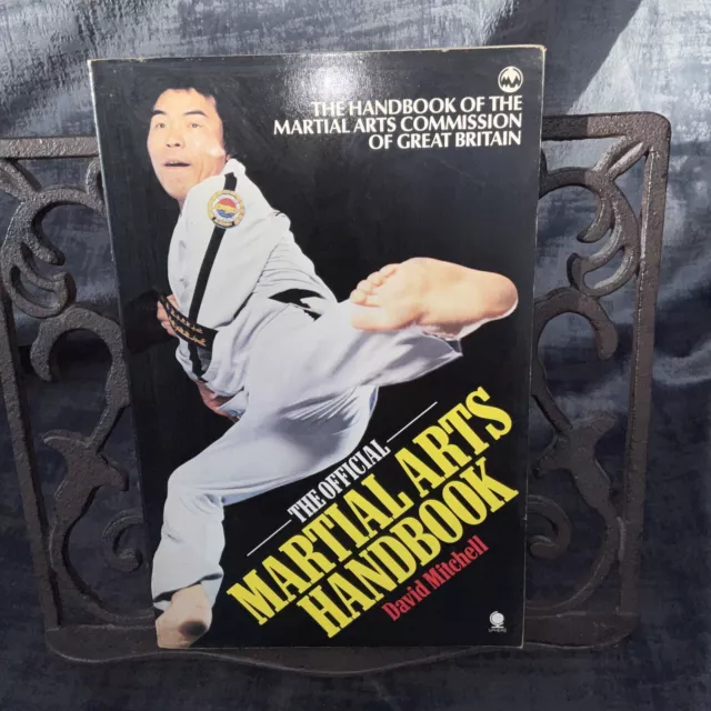 The Official Martial Arts Handbook By David Mitchell PB 1984