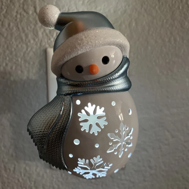 BATH & BODY Works SNOWMAN Light up Wallflowers Plug In Unit Diffuser