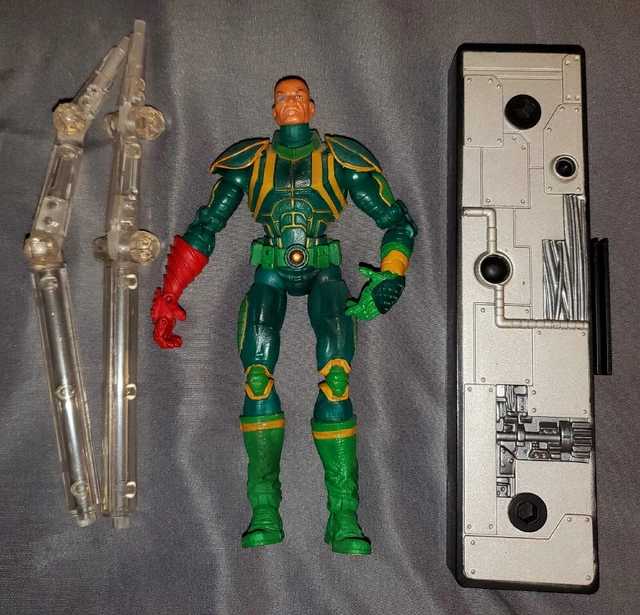 TOYBIZ MARVEL LEGENDS Face-Off Series HYDRA BARON VON STRUCKER LOOSE with stand TOYBIZ MARVEL LEGENDS Face-Off Series HYDRA BARON VON STRUCKER LOOSE with stand