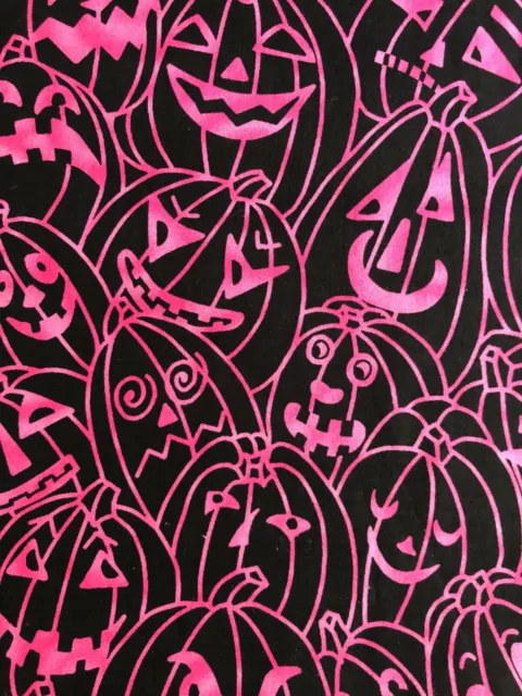 Halloween Jack O Linterna Caras de Calabaza en Tela de Calabazas Púrpura sobre Negra 38,5 pulgadas