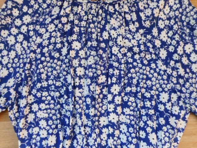 BNWOT Womens Girls Blue Flower Top Size 14 3