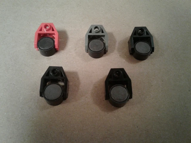 Lego 73092 Cylinder Train Magnet & 6207 Magnet Holder 2 x 3 Clips Pin Hole