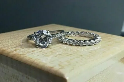 Set di anelli da sposa con diamanti simulati rotondi bianchi da 3,20 ct in...