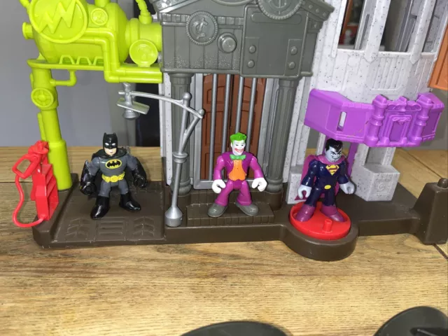 Imaginext Crime Alley Gotham City playset +  batmoble and 4  figures 3