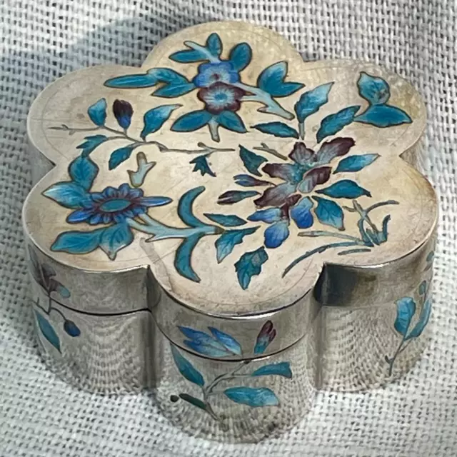 GREAT ANTIQUE 19th C. CHINESE QING LOBED STERLING SILVER & ENAMEL BOX : 56 GRAMS GREAT ANTIQUE 19th C. CHINESE QING LOBED STERLING SILVER & ENAMEL BOX : 56 GRAMS