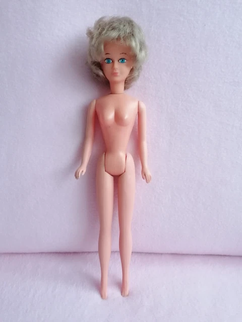 TRÈS RARE MEILLEURE AMIE DE LA POUPÉE TRESSY BELLA - Année
