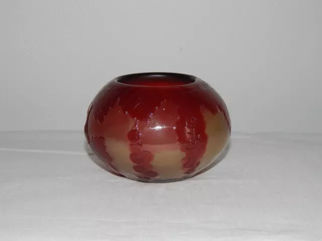 ANCIEN VASE Boule en VERRE Multicouche Décor Dégagé à l'acide Signé Emile Gallé