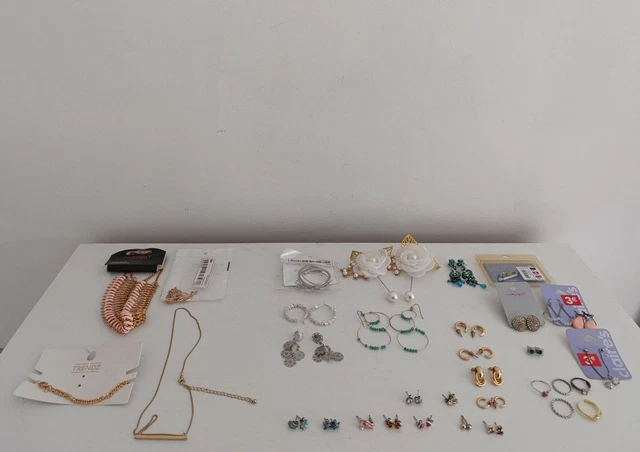 Lot De 41 Colliers Fantaisie Avec Croix En Acier Inoxydable - Neuf Avec étiquettes, Pour Revente