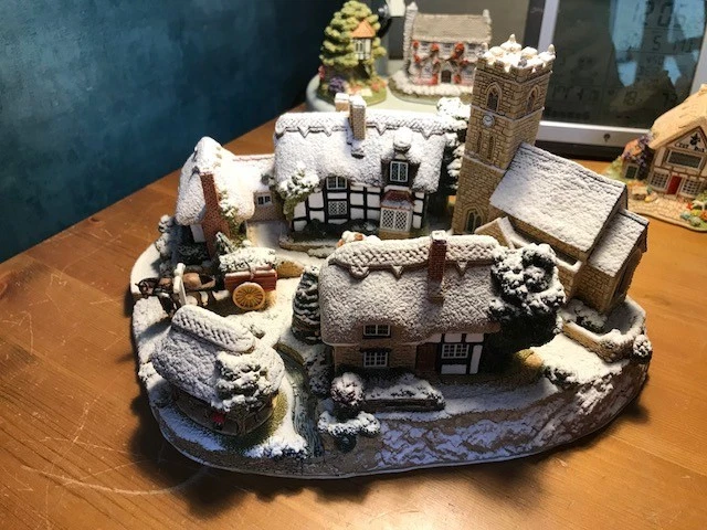 置物 Lilliput Lane Christmas Eve LILLIPUT LANE CHRISTMAS Eve Illuminated Village Scene