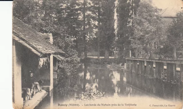Carte postale ancienne NIEVRE DONZY les bords du Nohain près de la Tréfilerie