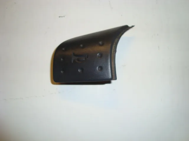 Vauxhall Opel Corsa C 2005 interior steering horn klaxon button left push button