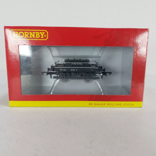 OO Hornby R6643 BR shunters truck park royal