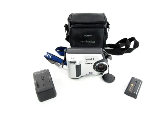 Sony FD Mavica MVC-FD200 Digital Camera w/ Charger, Battery & Case