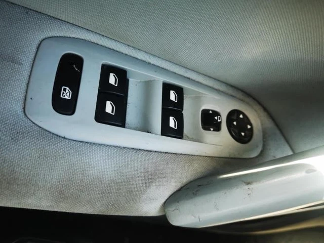 Interrupteur De Lève-vitre Avant Gauche Pour Peugeot 308 1 Phase 2 - Pièce D'occasion - Réf. 649026