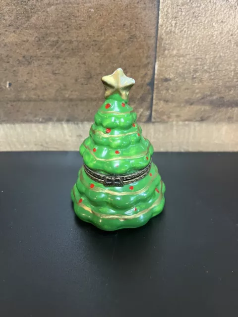 Vintage Trinket Box CHRISTMAS TREE WITH PRESENT Hinged Porcelain Collectible