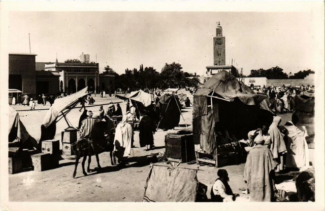 CPA AK MARRAKECH Place Djemaa el-Fna MOROC (689606)