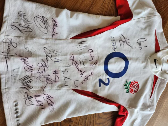 Genuine England ( supplied by Phil Vickery ) 2005 signed rugby shirt .