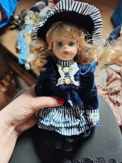 Kleines Mädchen Puppe  *Spuk Haunted Doll ?