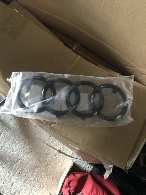 Avant Arrière Emblème pour AUDI A1 A3 A4 A5 A6 Logo Noir Badge Calandre