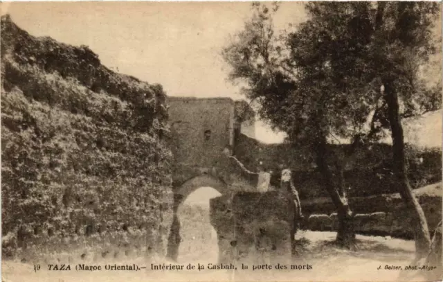 CPA AK Geiser 19 TAZA Intérieur de la Casbah la porte des morts MAROC (757828)