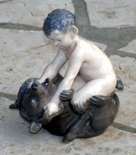 figurine "faune et ours" en porcelaine de la Manufacture Royale de Copenhague