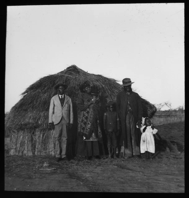 ANTIQUE Magic Lantern Slide PEOPLE OUTSIDE A HUT C1910 PHOTO TANZANIA ? AFRICA