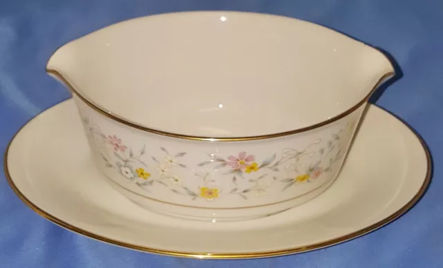 Contemporary Fine China by Noritake Delevan 2580 Gravy Boat