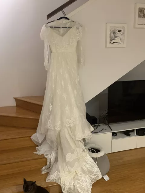 Stunning Vintage Romantic Wedding Dress 1980's Size 10-12. +Veil And Underskirt.