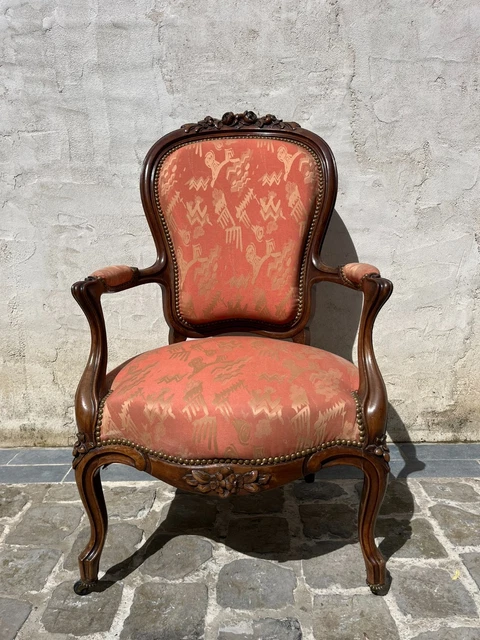 Fauteuil Voltaire, époque Restauration, noyer