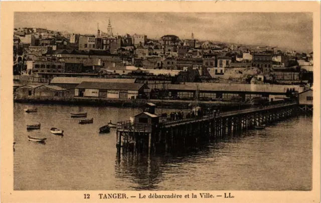 CPA AK TANGER Le debarcadere et la Ville MAROC (689044)