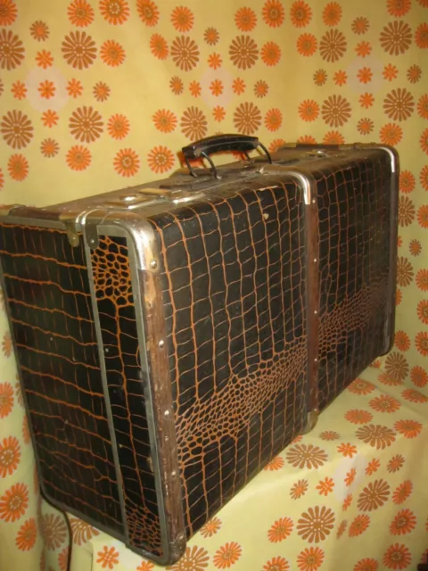 Vintage 50s Ancienne GRANDE VALISE de VOYAGE IMITATION SERPENT REPTILE Retro