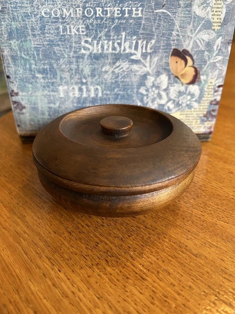 Caja de baratijas vintage con tapa circular de madera convertida a mano con mango empotrado