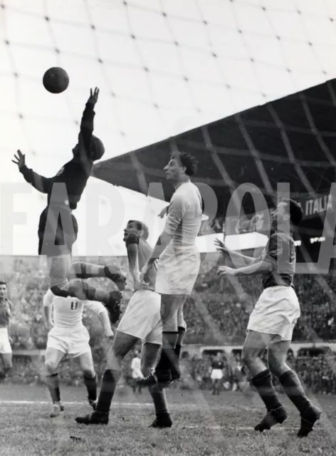 Photo de presse vintage Football, Italie Vs Yougoslavie, 1951, tirage 24 X 18 CM