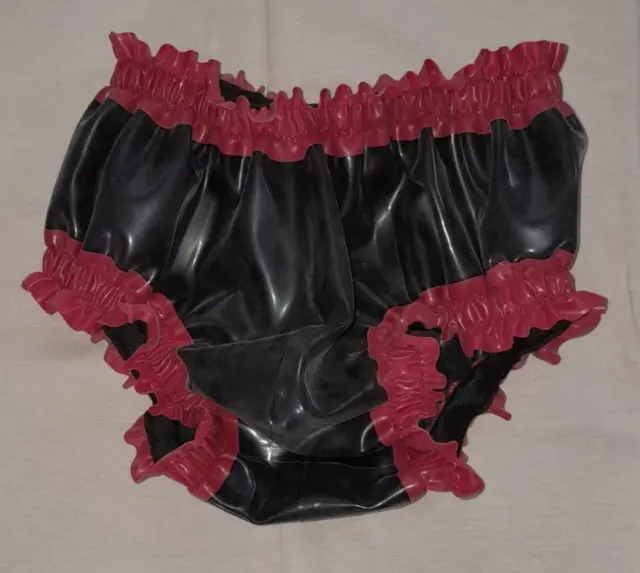 Pantaloni pannolino, modello LOTHAR, lattice 0,6 mm neri con volant rossi, taglia XL