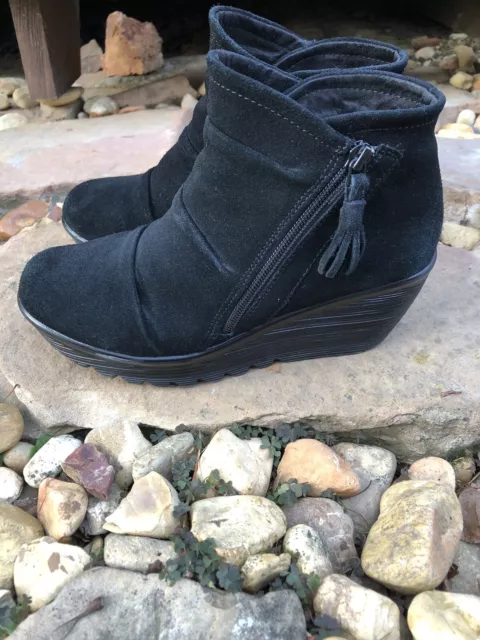 Skechers parallel sales triple threat