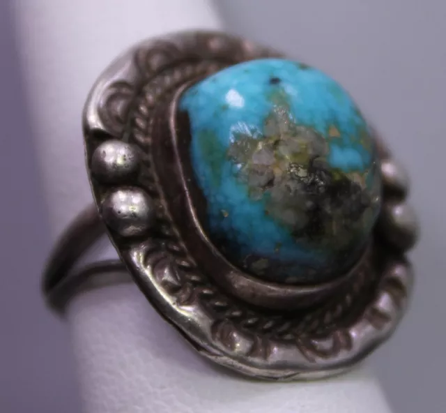 SIZE 7 ~ Vintage Large Sterling Silver & Turquoise Southwestern Metalwork Ring