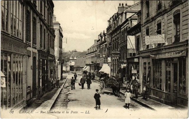 CPA AK Laigle Orne - Rue Gambetta et la Poste (800309)